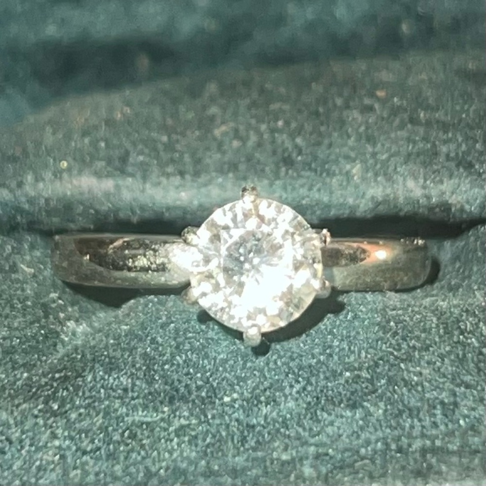 Elegant 14K White Gold Solitaire Ring